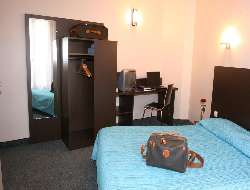 Hotel Amarys Simart Paris Room photo