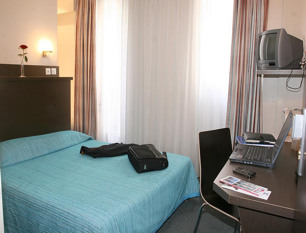 Hotel Amarys Simart Paris Room photo